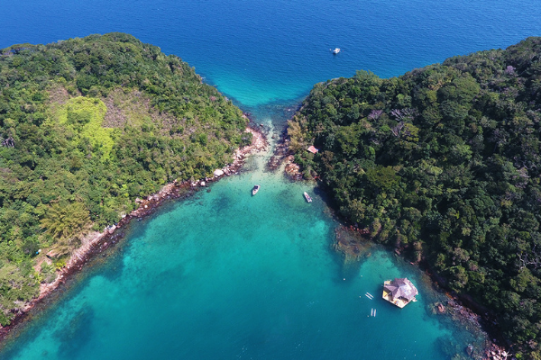 Imagem mostra atraves de um drone a Lagoa Verde Localizada em Ilha Grandeq