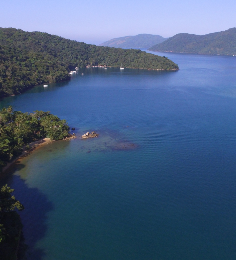 Imagem mostra o Saco do Ceu localizado na Região da Costa Verde em Ilha grande